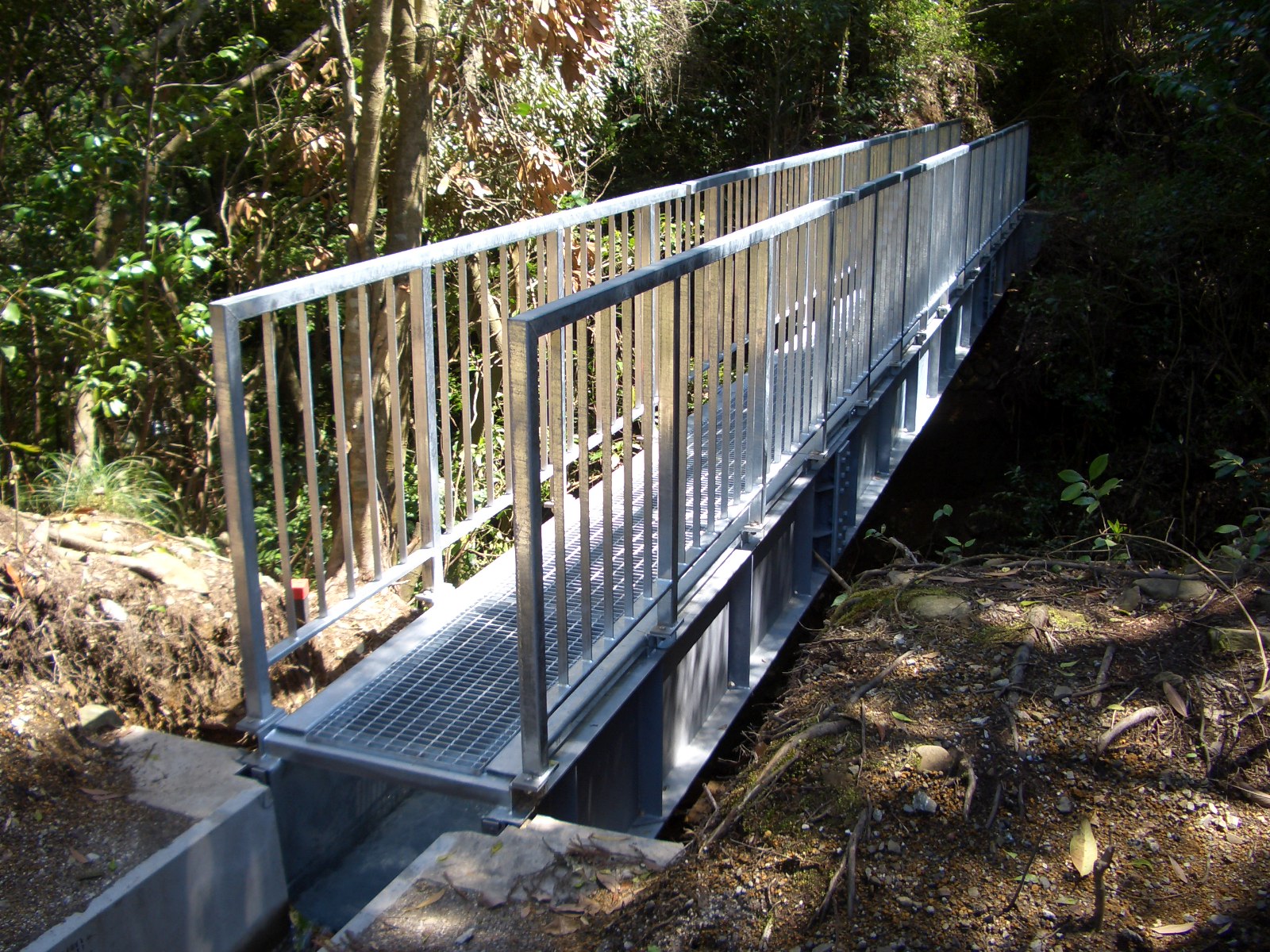 宮崎県三股町役場<br />
赤松地区排水事業<br />
鋼製掛樋600×500×Ｌ＝14000